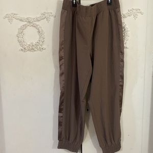 Satin trim Chico’s Zenergy joggers. SZ 3.5. 18. NWT